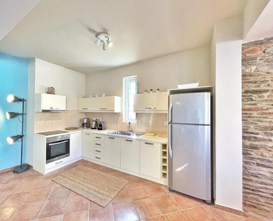 Spacious & Cozy Flat 5 mins to Batsi Bay