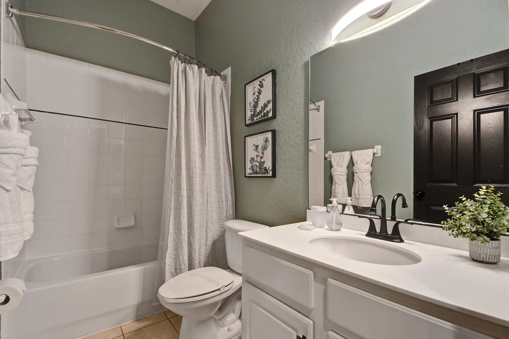 Bahama Bay New Modern 2 Bedroom, patio sleeps 6, Davenport, US