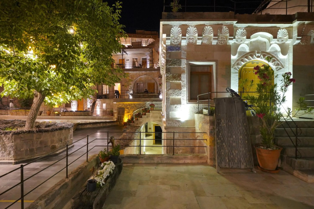 Design Cave Hotel