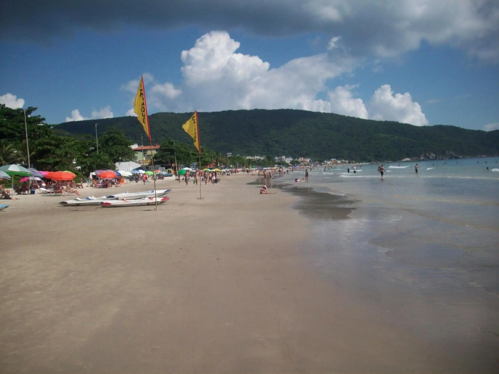 Apto 1 quarto, Centro de Bombinhas, 130 metros da praia.