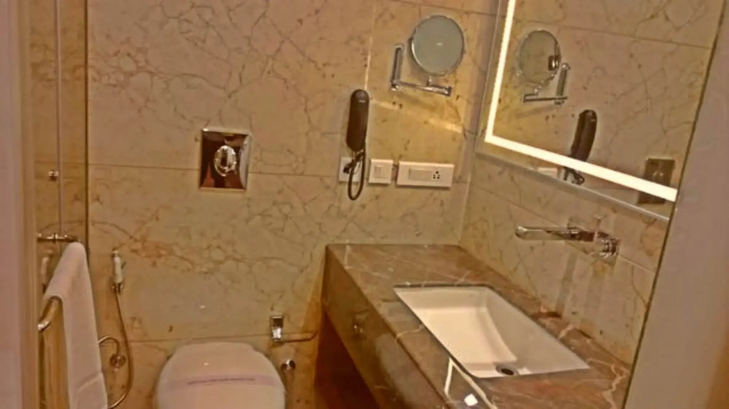 Hotel Star Palace - Near Karol Bagh Metro