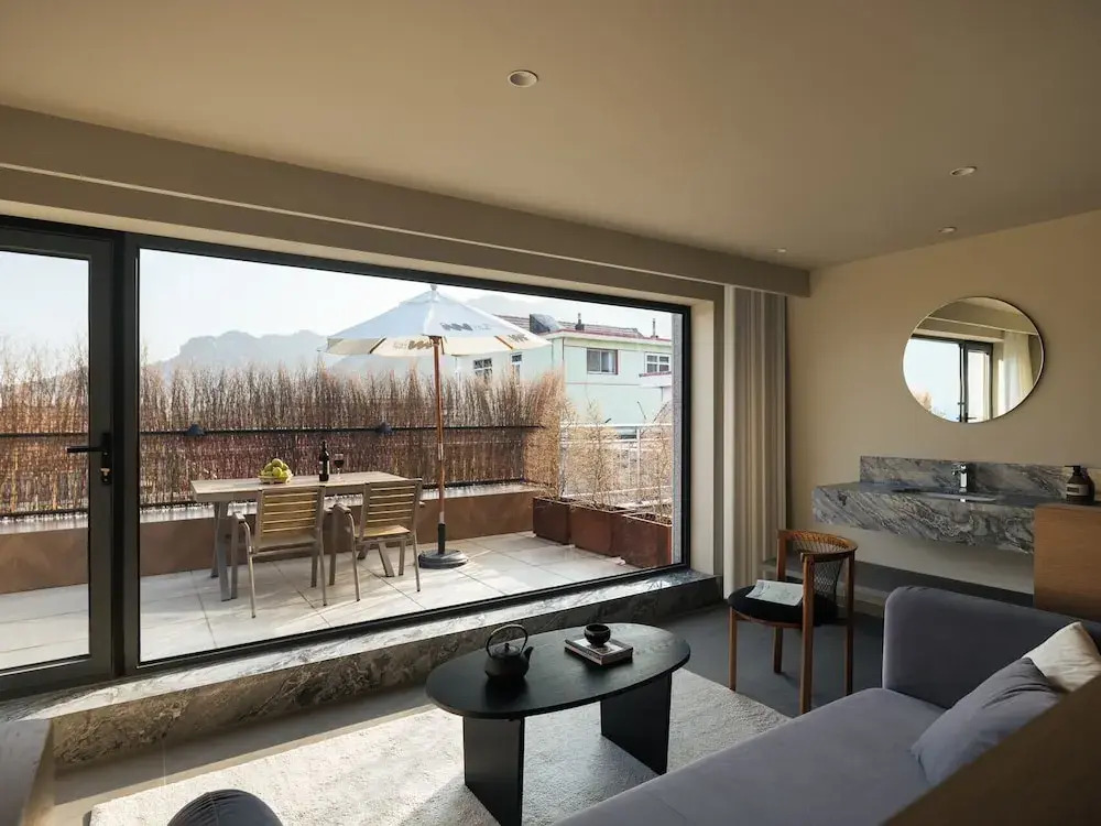 Qingdao Innland sea-view designer hot spring hotel