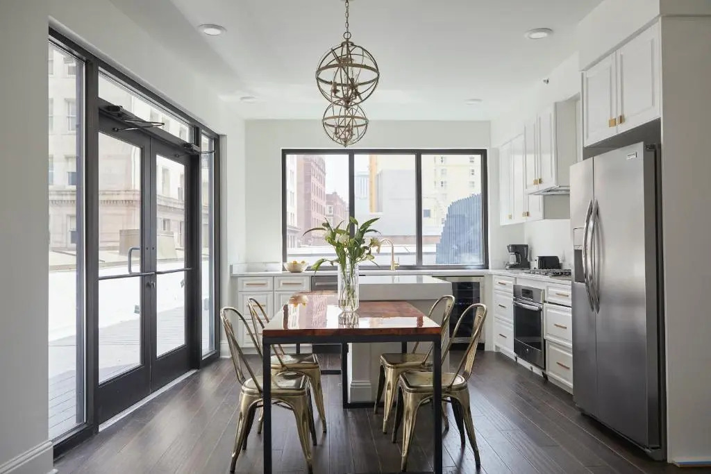 St. Charles Elegant Suites by Sonder