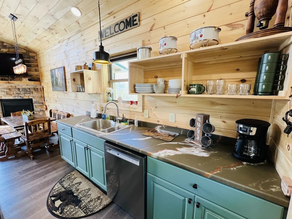 A Tyme To Chill 2 Bedroom Cabin by RedAwning
