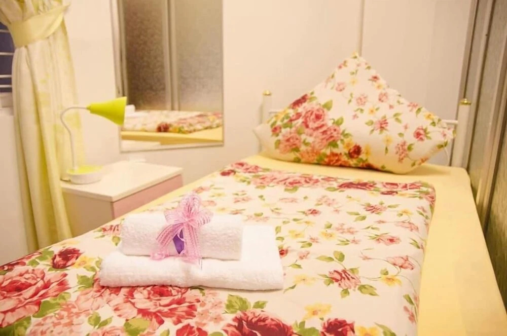 Adler Lady Guesthouse - Women Only