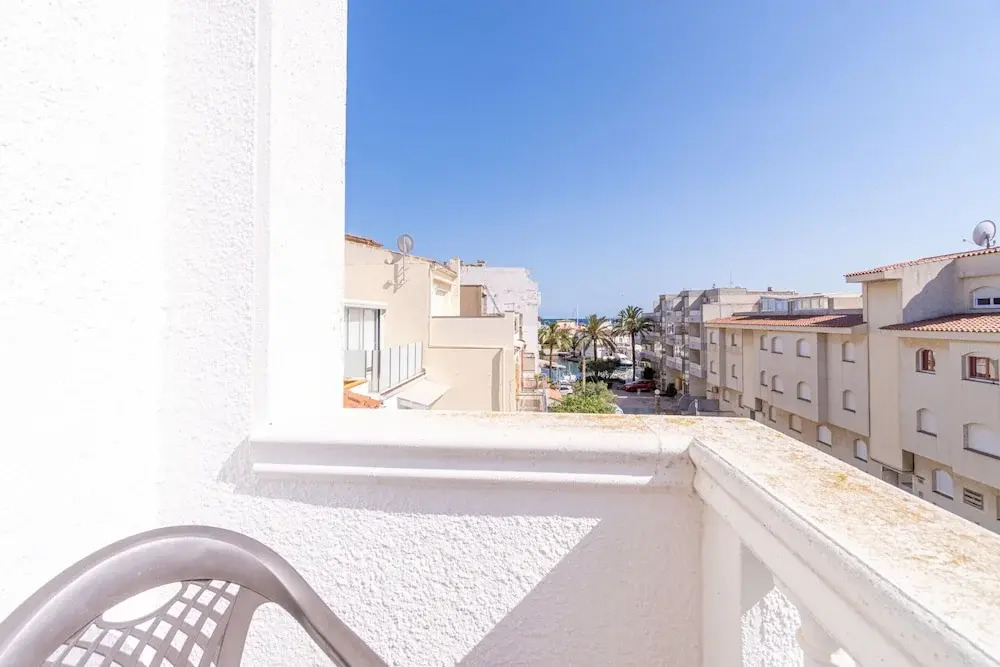 Terrace Apartment Near the Beach