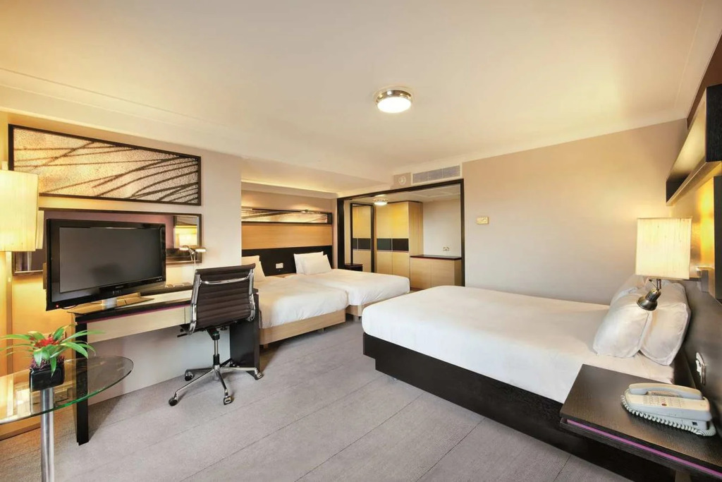 Hotel Piroozy
