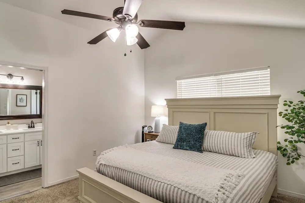 Navarre Home w/ Game Area + Screened-in Porch