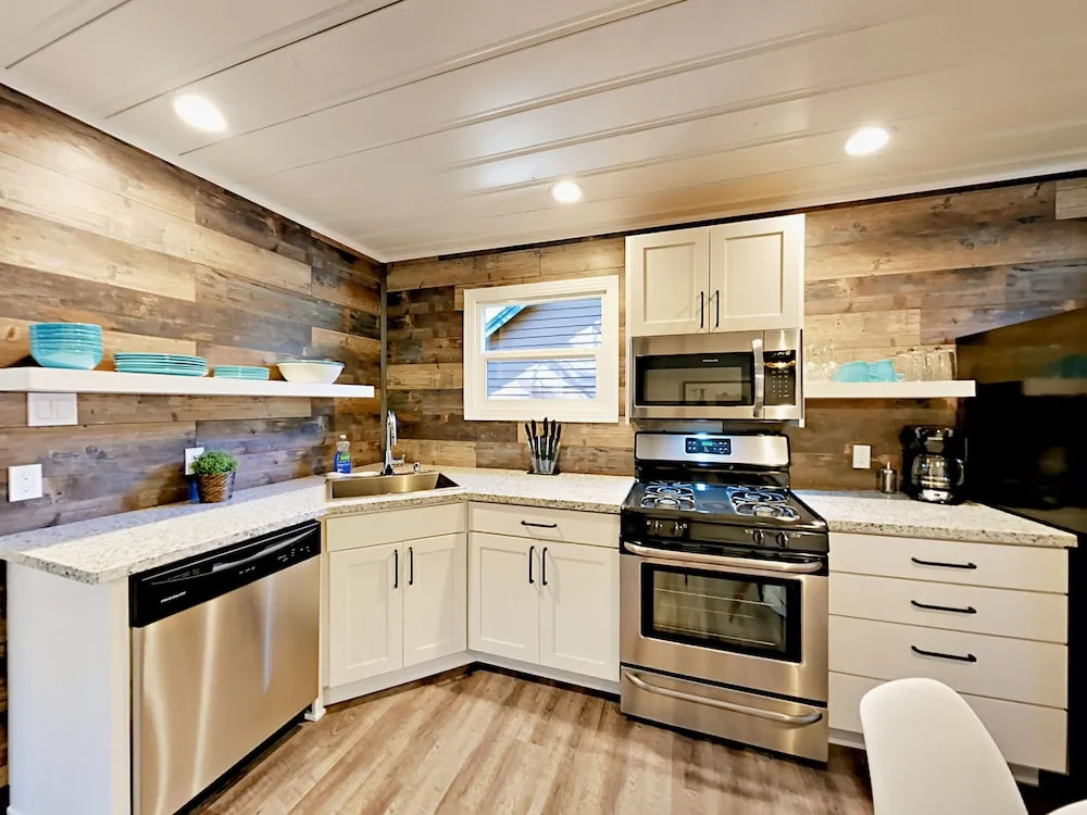 4093 Manzanita Ave Cabin Unit 4