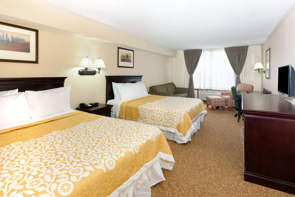 Days Inn & Suites by Wyndham Tucker/Northlake