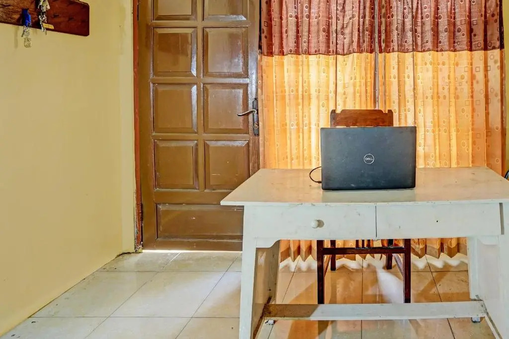 SPOT ON 92372 Rinda Homestay Syariah & Resto