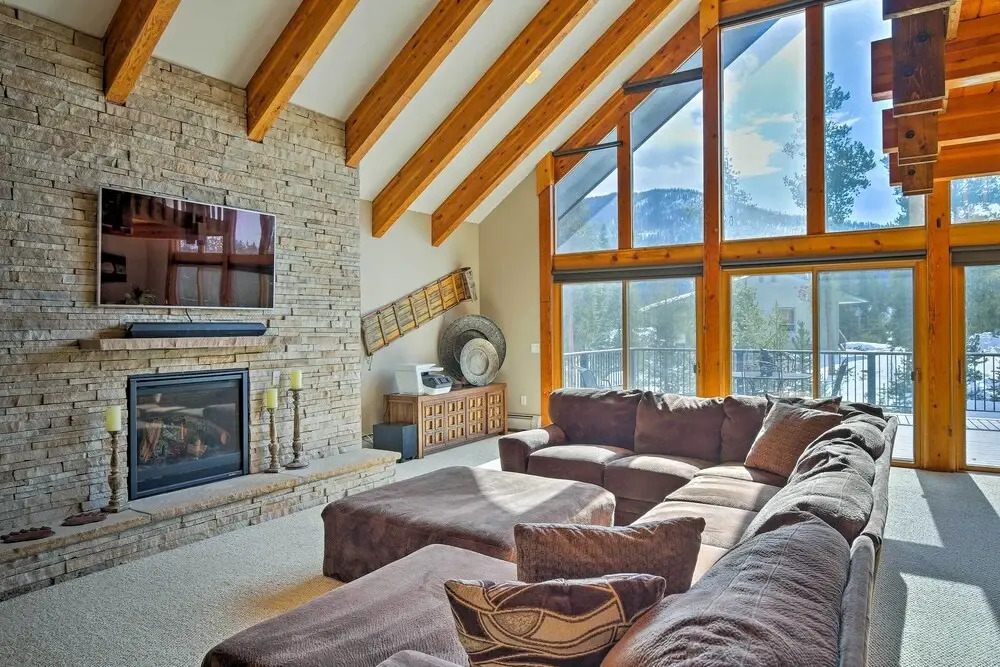 Luxurious Grand Lake Vacation Rental w/ Hot Tub!