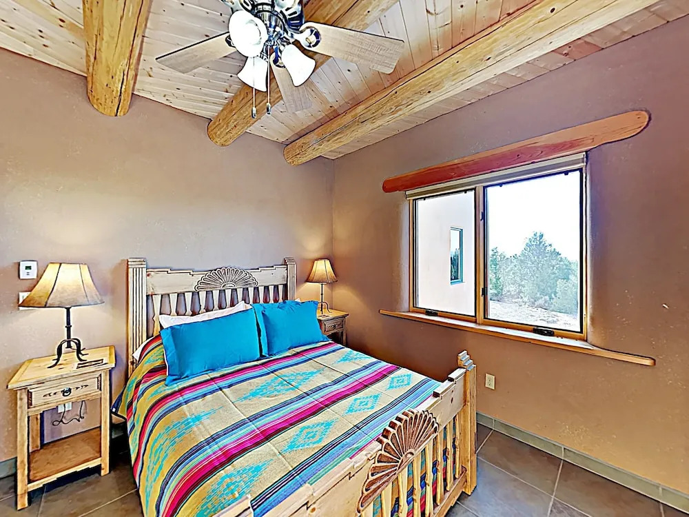 All-New Desert Hideaway: Mountain Views & Hot Tub home