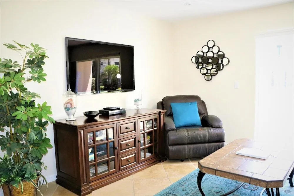 Jamaica Royale 002 - 1 Br Condo