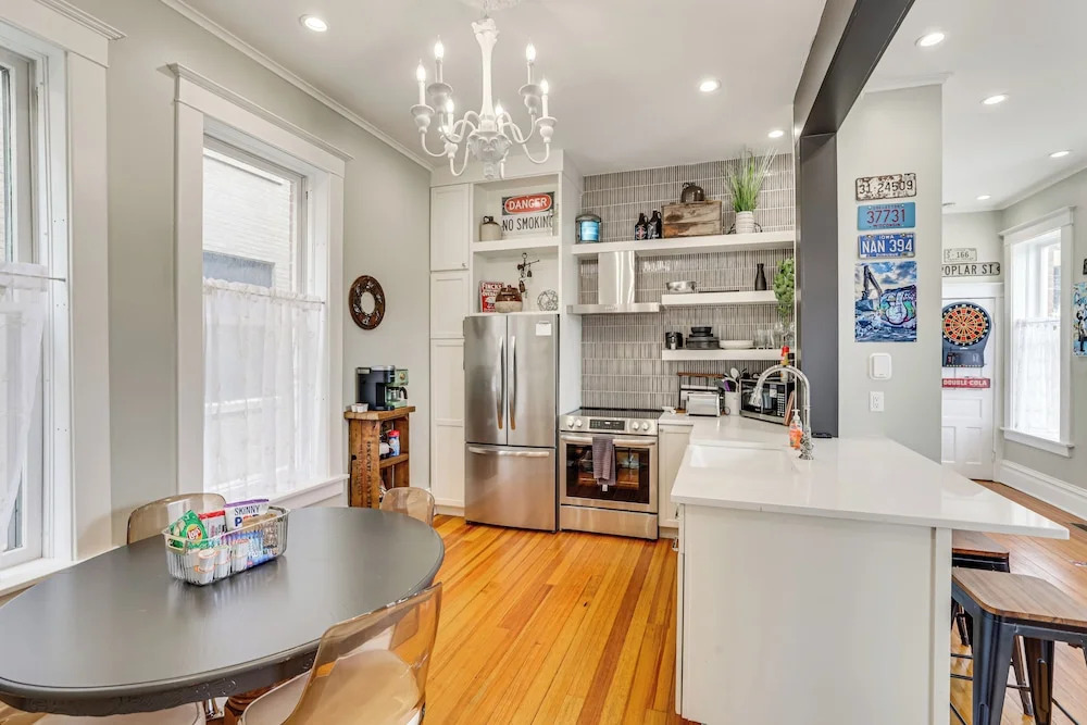 Walk Downtown: Inviting Historic Home in Dubuque!