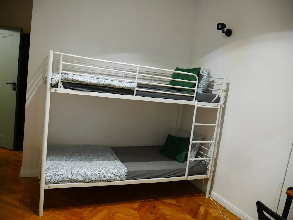Spacious Designer 4-room Apartment in Center