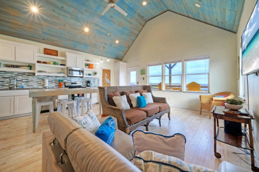 Panoramic Water Views, Shared Pool, Boat Dock Bayside Lodge by Avantstay