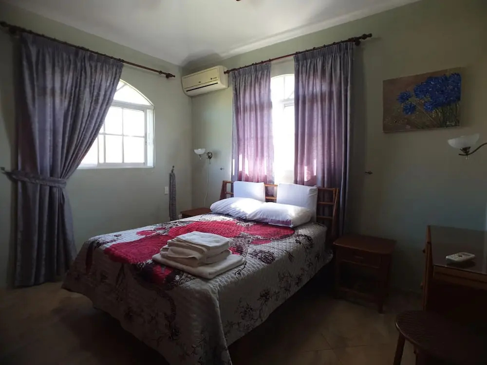 Great Privacy 3 Bedroom Villa Near the Beach