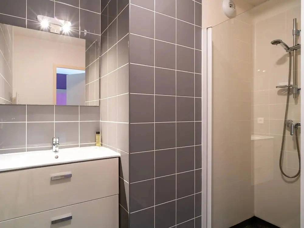 1BR Stay in Pont-aven With Balcony