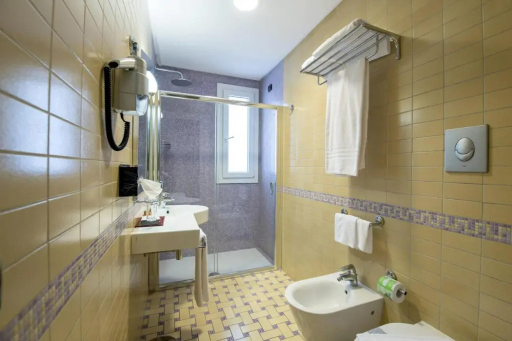 Artemis Hotel