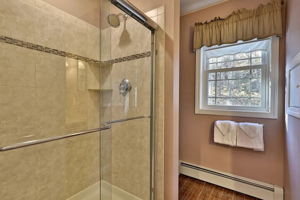 The Queens Croft V2 - Luxury Killington Ski Home. Newer. Better. Ski-ier. 3 Bedroom Home