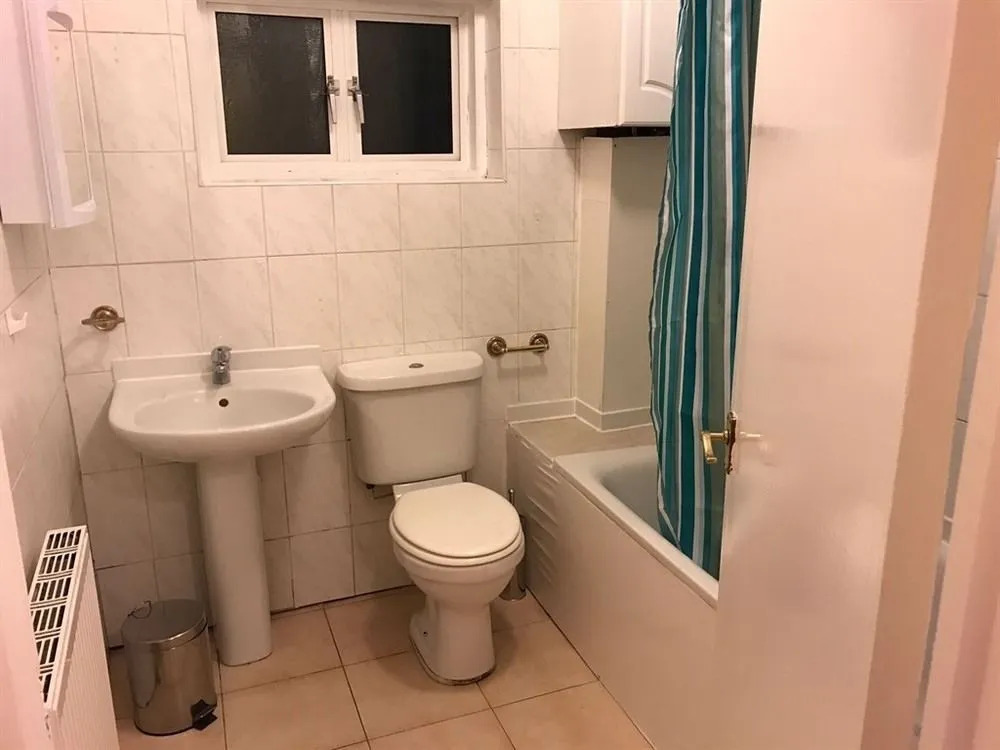 Seymour Apartment