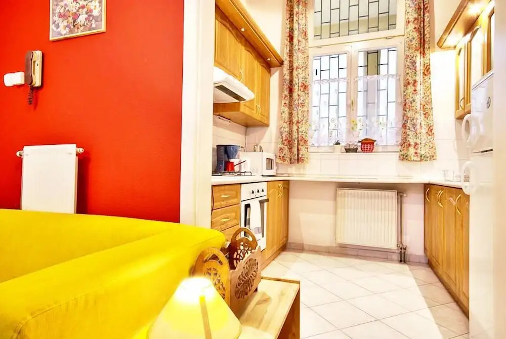 Vibrant 3 Bedroom Apartment In The Pulsing Heart Of Budapest
