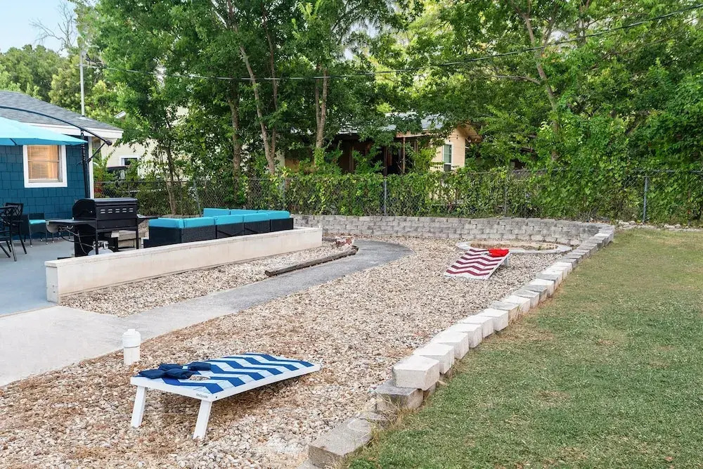 Upstay - Bungalow w Games, Golf, Fire and Patio