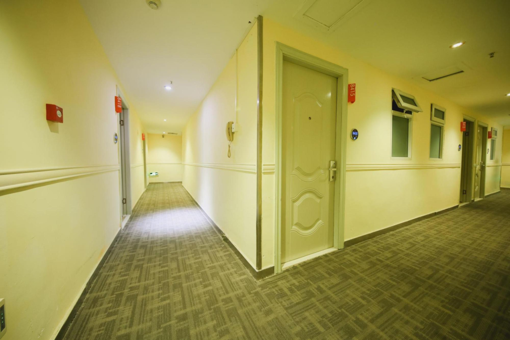 OYO 8012 Hua Yue Hotel