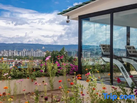 Rezen Pinge Hotel (Xishuangbanna Jinghong Airport Railway Station)