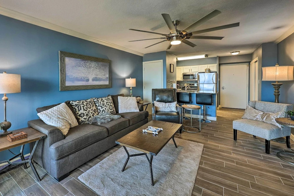 Views & Pool Access: Quaint Condo in Hot Springs!
