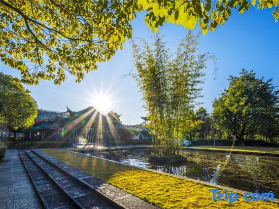Yunhe Banshan Hot Spring Resort Hotel (Tengchong Mayugu Hot Spring Town)