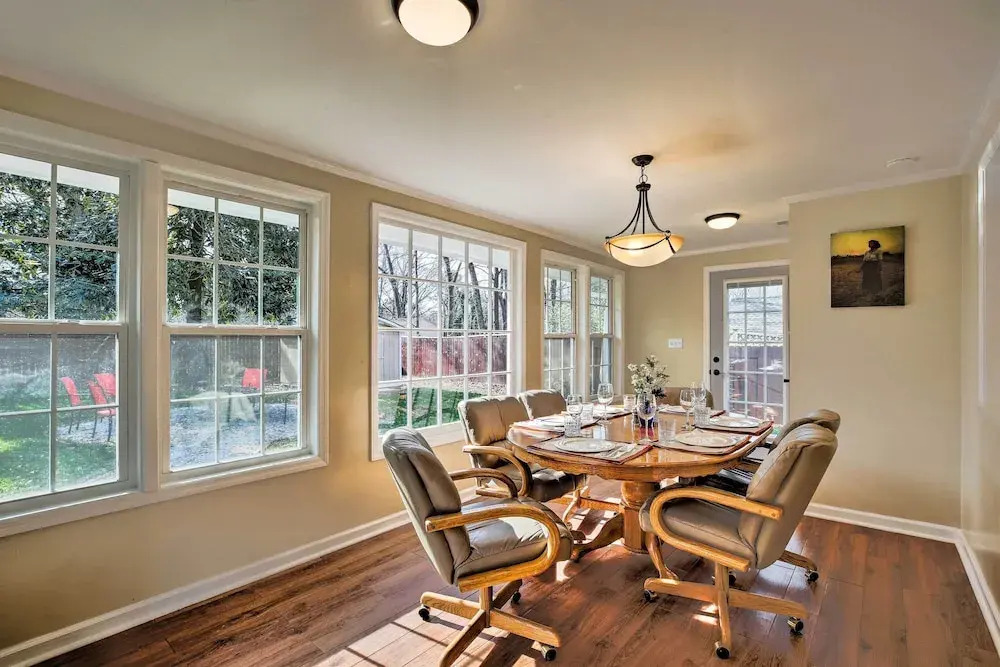 Cheery Cottage w/ Yard < 1 Mile to Marietta Square
