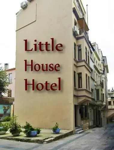 The Little House Hostel