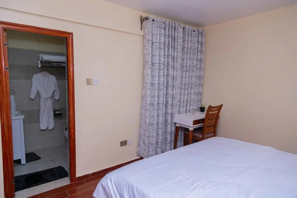 Kobe's luxurious 2bedroom with a gym and a city view