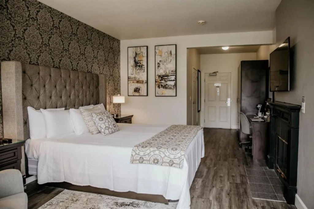 Geyserville Inn