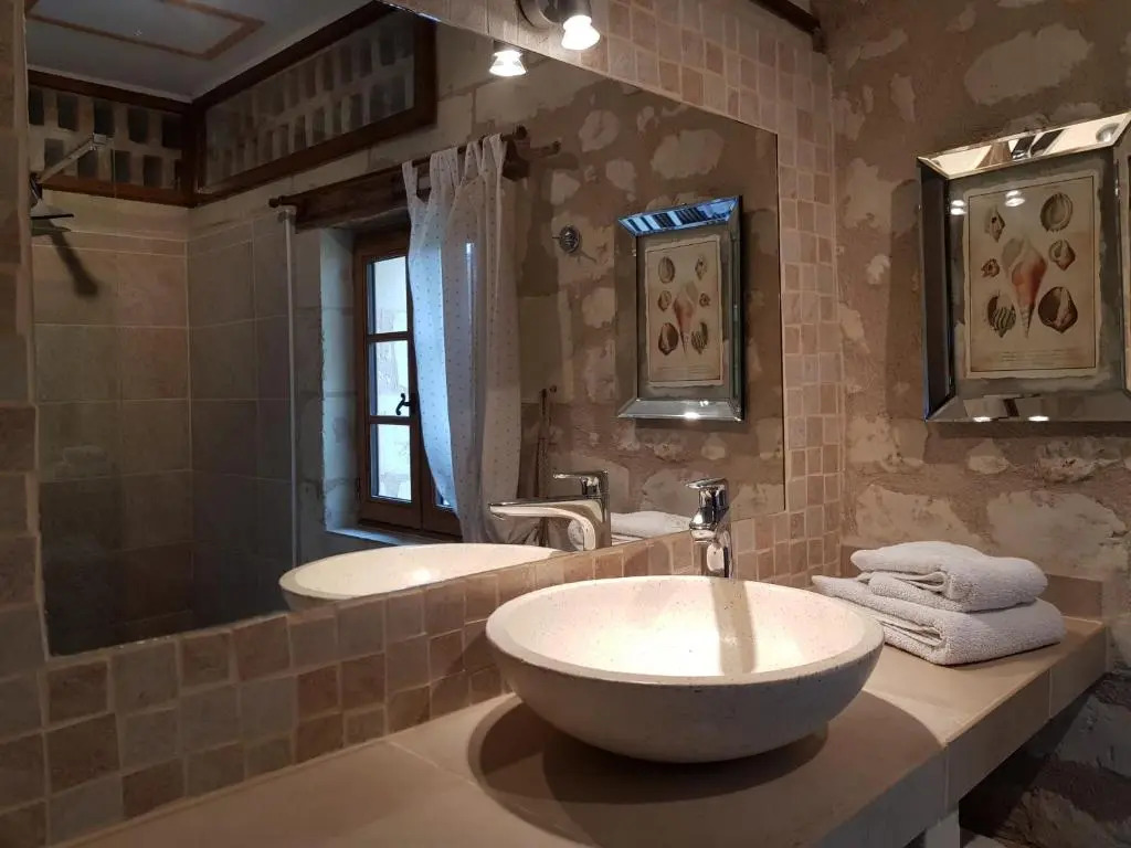 Château de Salvert - 4 Gîtes - 32 personnes