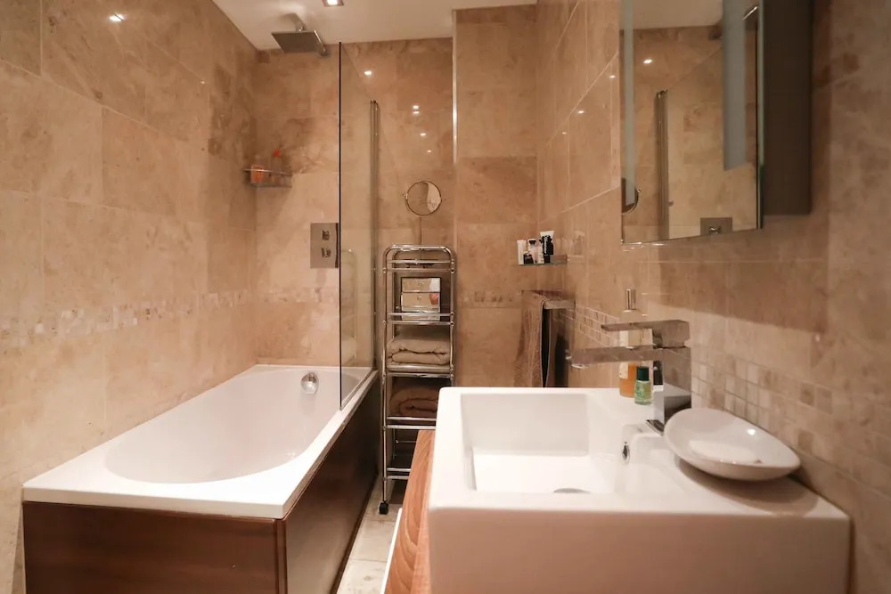 Lovely 2 Bed Flat in Warren Street