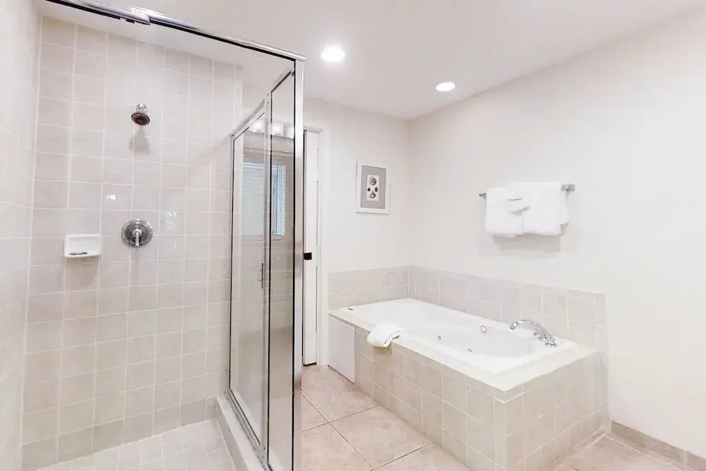 Dog-Friendly Tennis Villas Condo With Prime Location + Shared Pool, Free WiFi