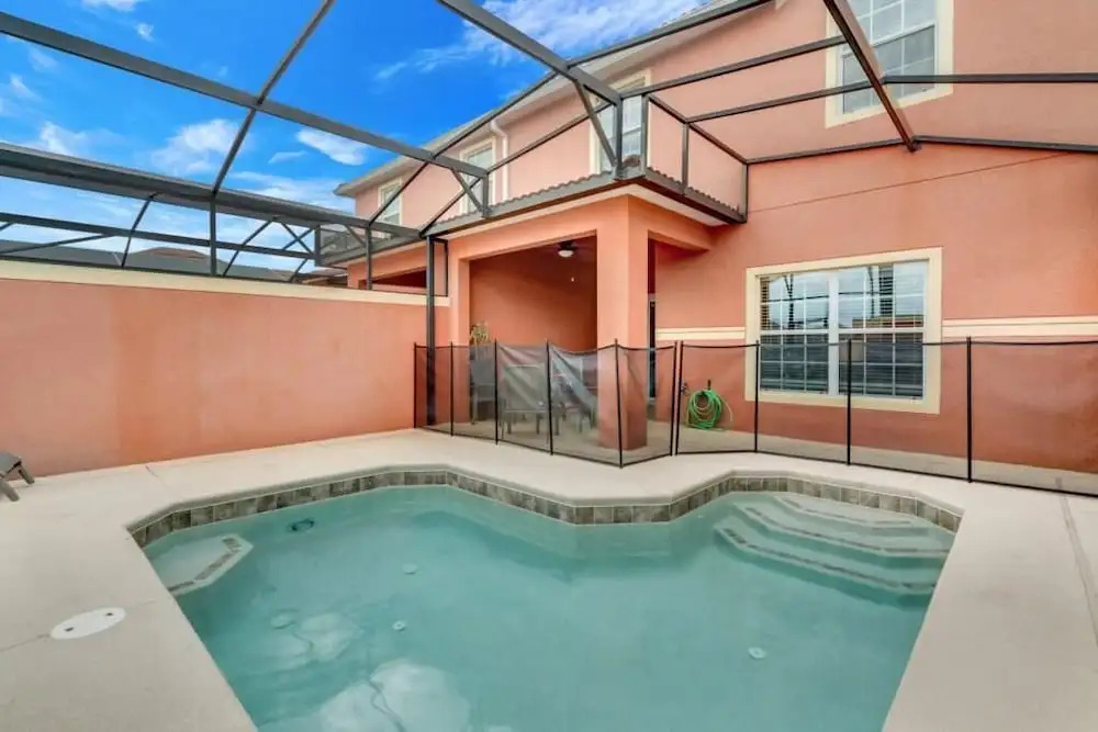8944cuban 4 Bedroom Townhouse by RedAwning