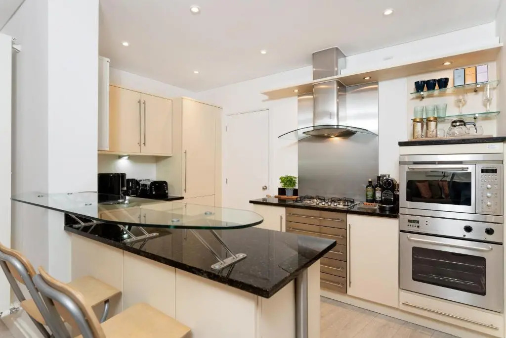 BIG & LUXURY 3 BEDR, 4 BEDS, 2,5 BATH, COVENT GARDEN, BEST Location