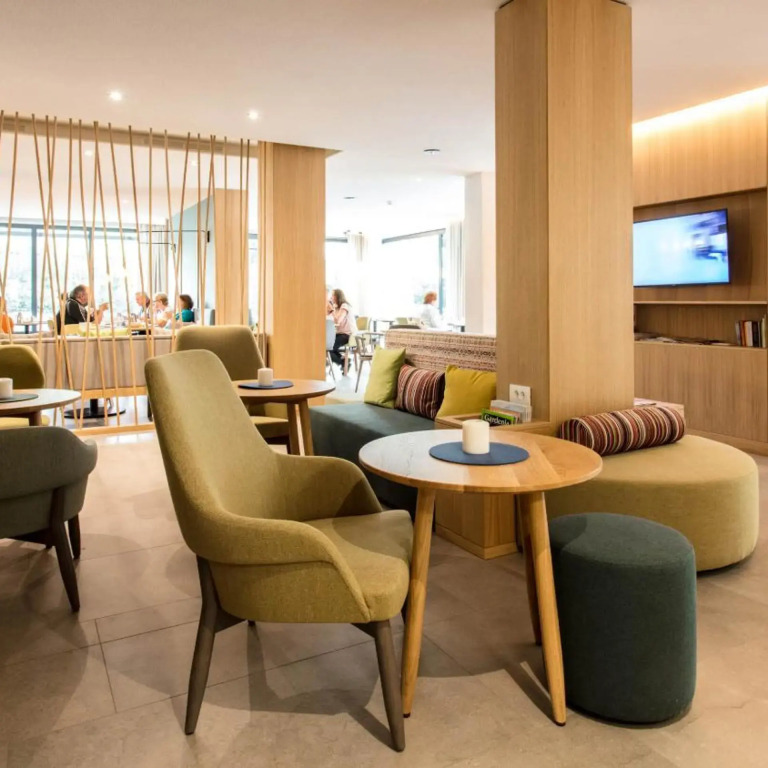 Flora Hotel & Suites