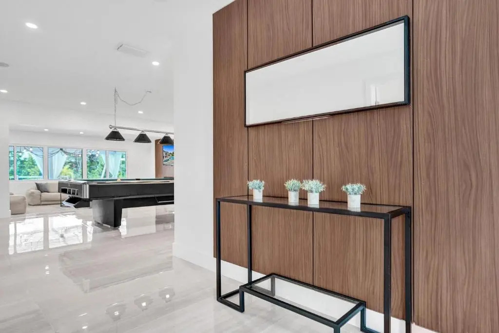 Newly Renovated 5br Villa with pool in Ft Lauderdale on the water