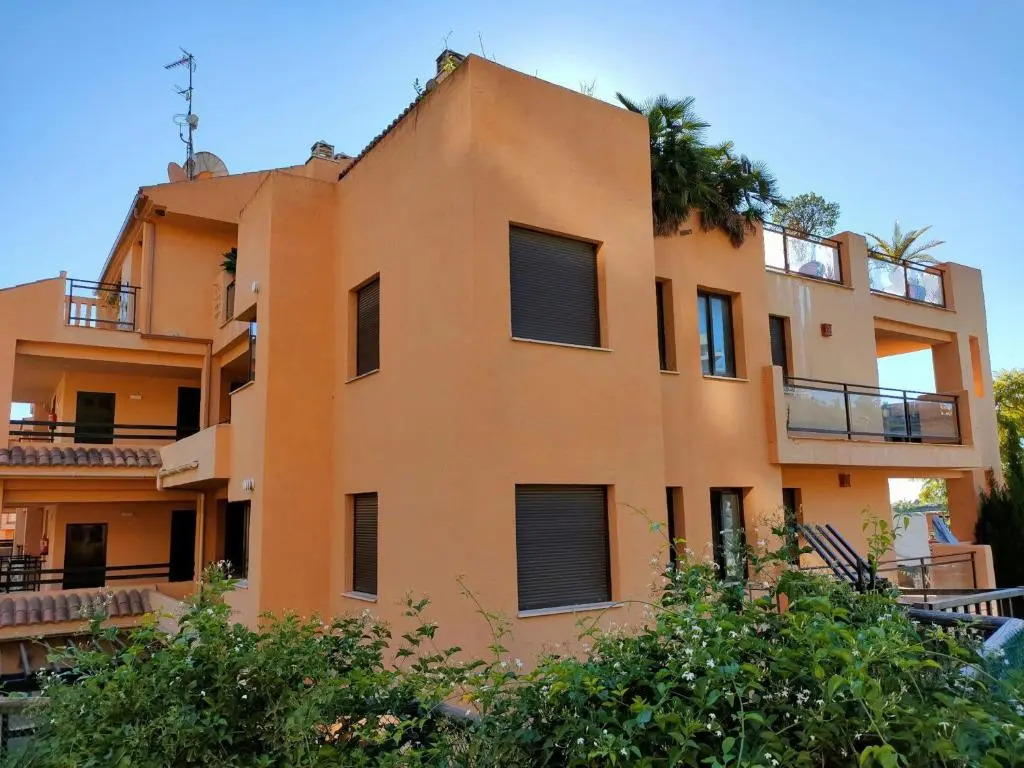Spacious two bedroom apartment 1012