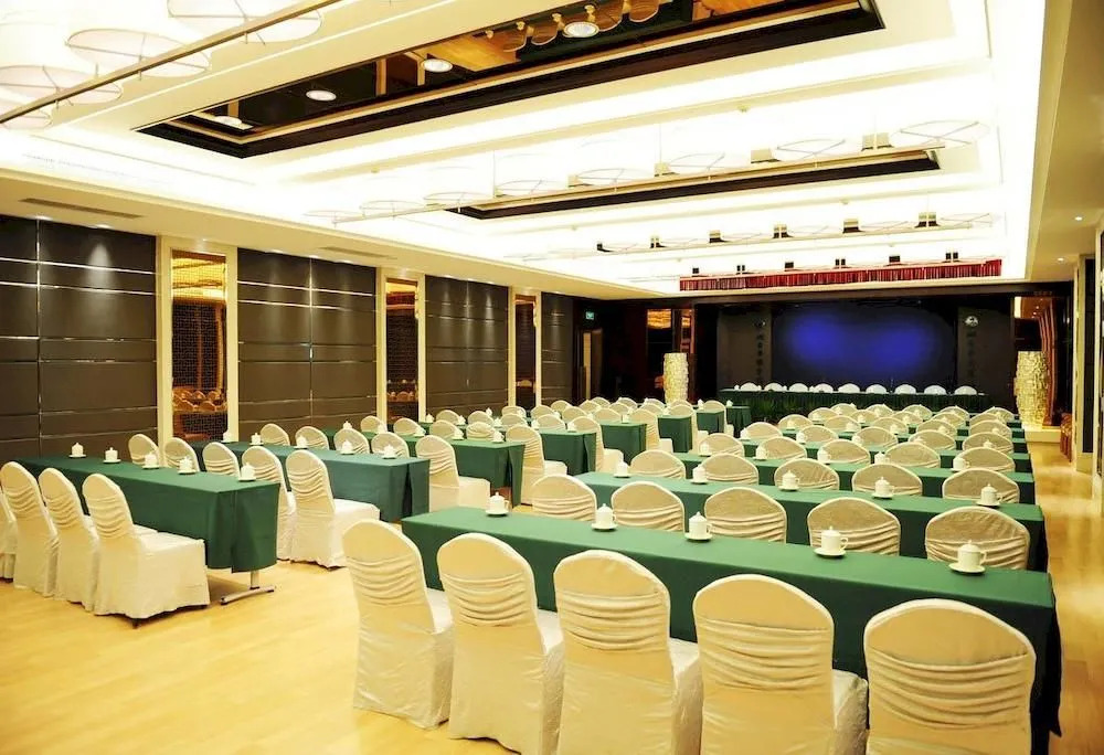 Yantai Celebrity Hotel