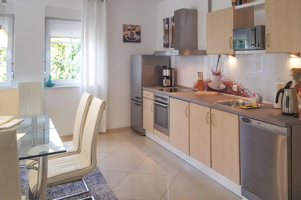 Large, comfortable holiday villa, private garden