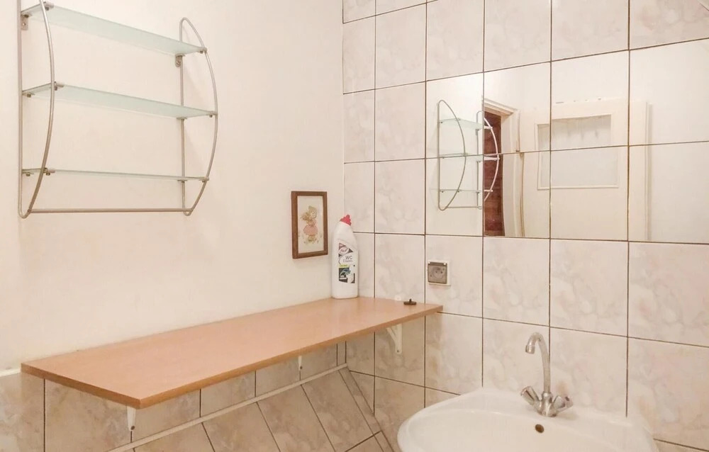Stunning Home In Rowy With Kitchen