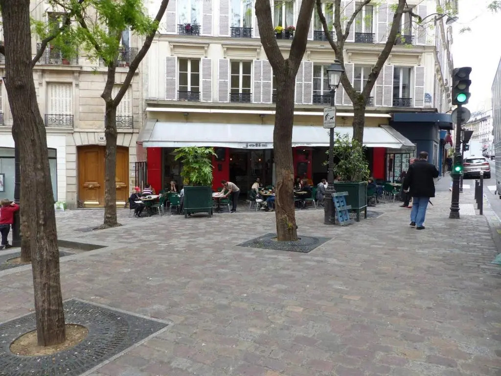 Nice 1 Br of 26m2 - Lively Area