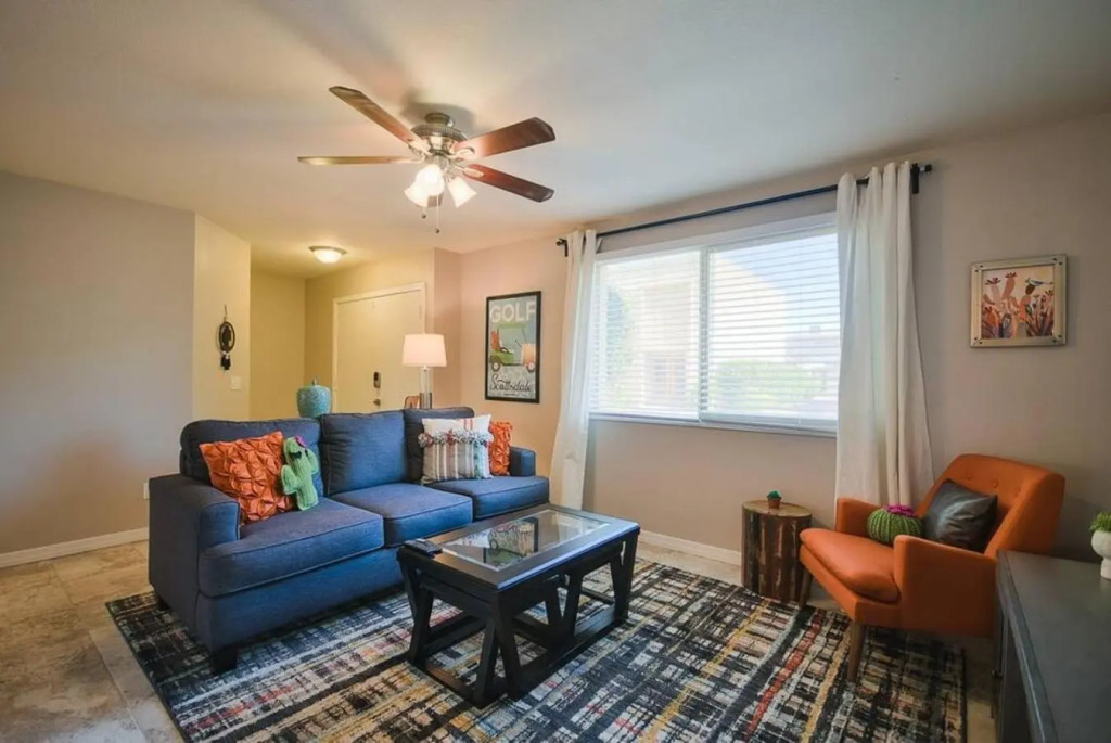 Luxury Condo- Walk to Old Town, ScottsdaleKing II