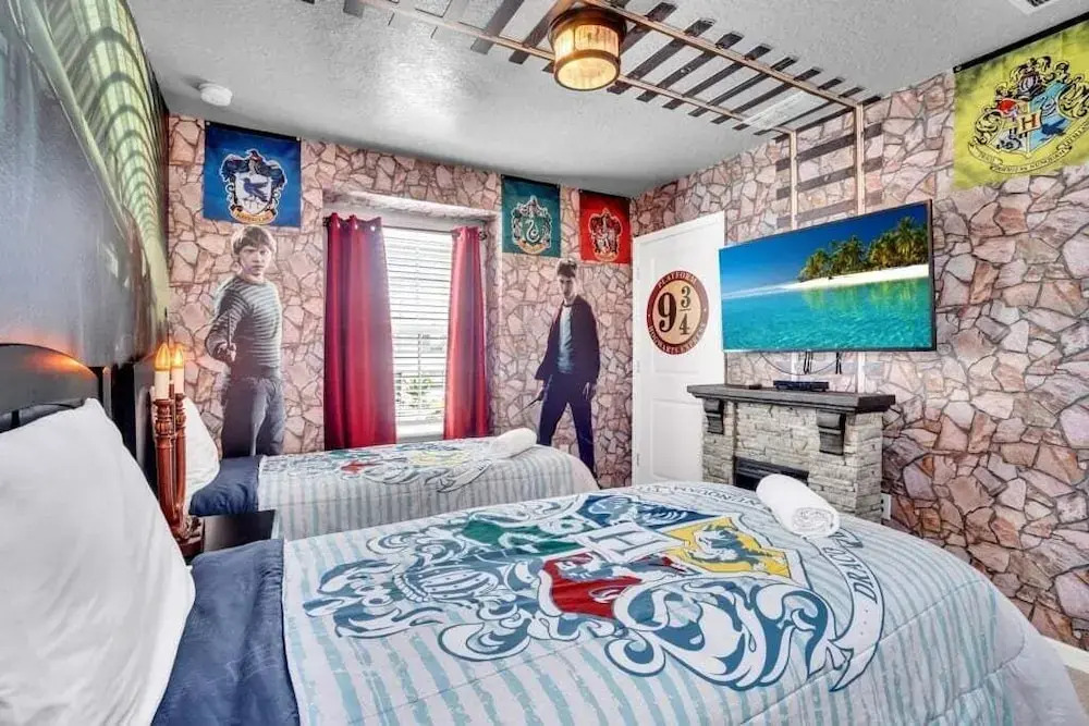 Your Enchanted Take Me Away Townhome! 5 Bedroom Townhouse